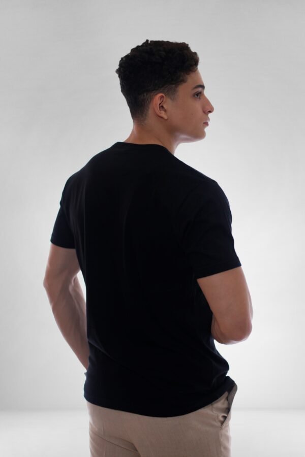 Remera Cuello O Negra